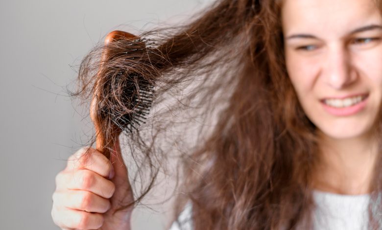 femme-peine-brosse-cheveux-780x470.jpg